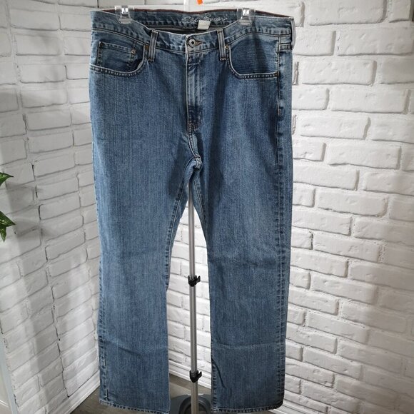 Eddie Bauer Men's Medium Wash Size 36/34 Straight Fit Blue Jeans - Picture 1 of 16